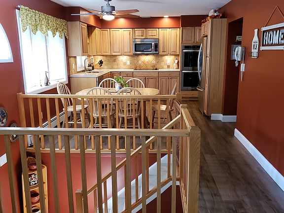 3rd image of 5 Lanenne Ct
