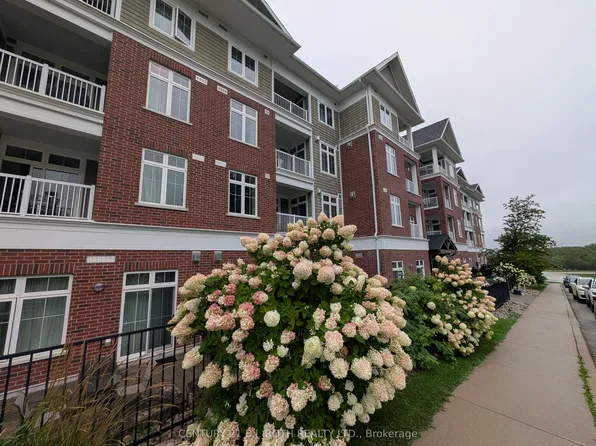40 Horseshoe Blvd #302, Oro Medonte, ON L4M 4Y8