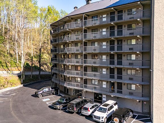 5th image of 306 Baskins Creek Rd #206