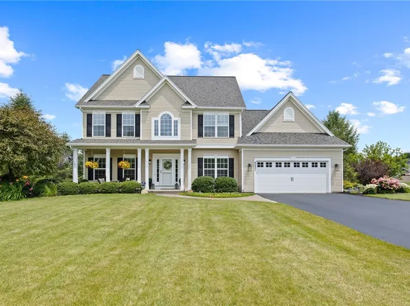 6237 Pheasants Xing, Farmington, NY 14425