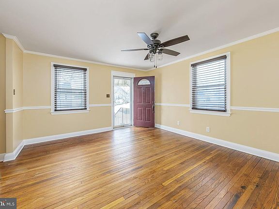 3rd image of 411 Ives Ave