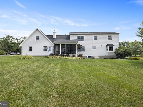 5th image of 715 Boyle Rd
