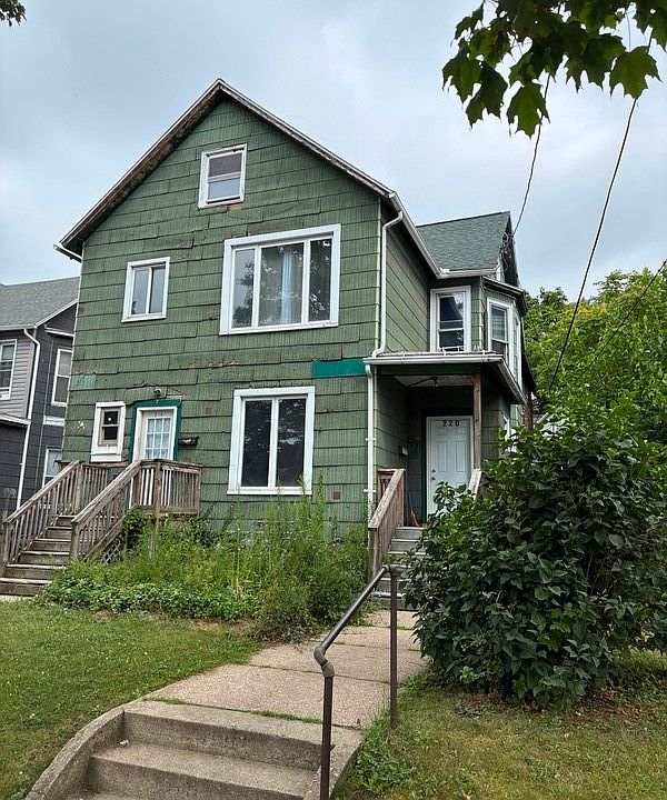 1st image of 218 E 10th St