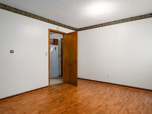 4th image of 1049 Southwood Dr