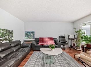 7 E Hawksley Cres NW, Calgary, AB T3G 3B9