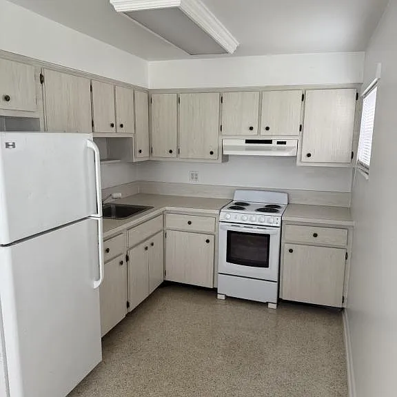 1030 Indian River Ave #4 — Photo 4