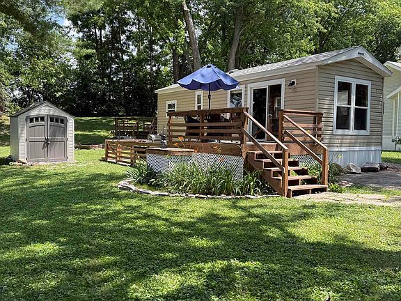 3rd image of 124 E Meadow Cir