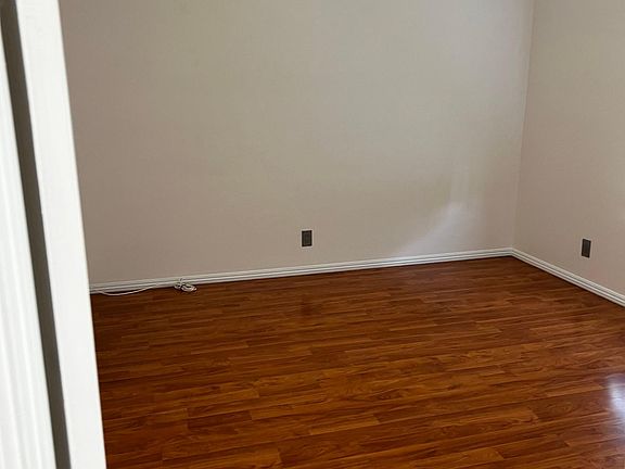 4th image of 202 Orchard Ave