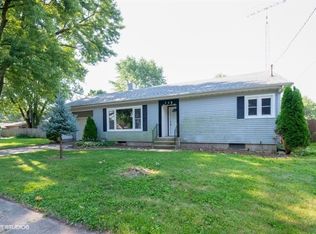 716 W 2nd St, Genoa, IL 60135