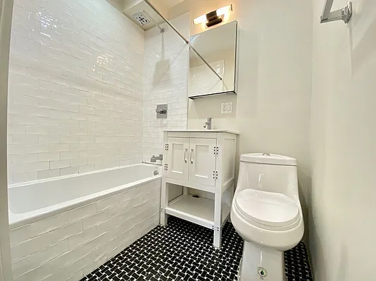 Rented by Bruma Realty LLC | media 25