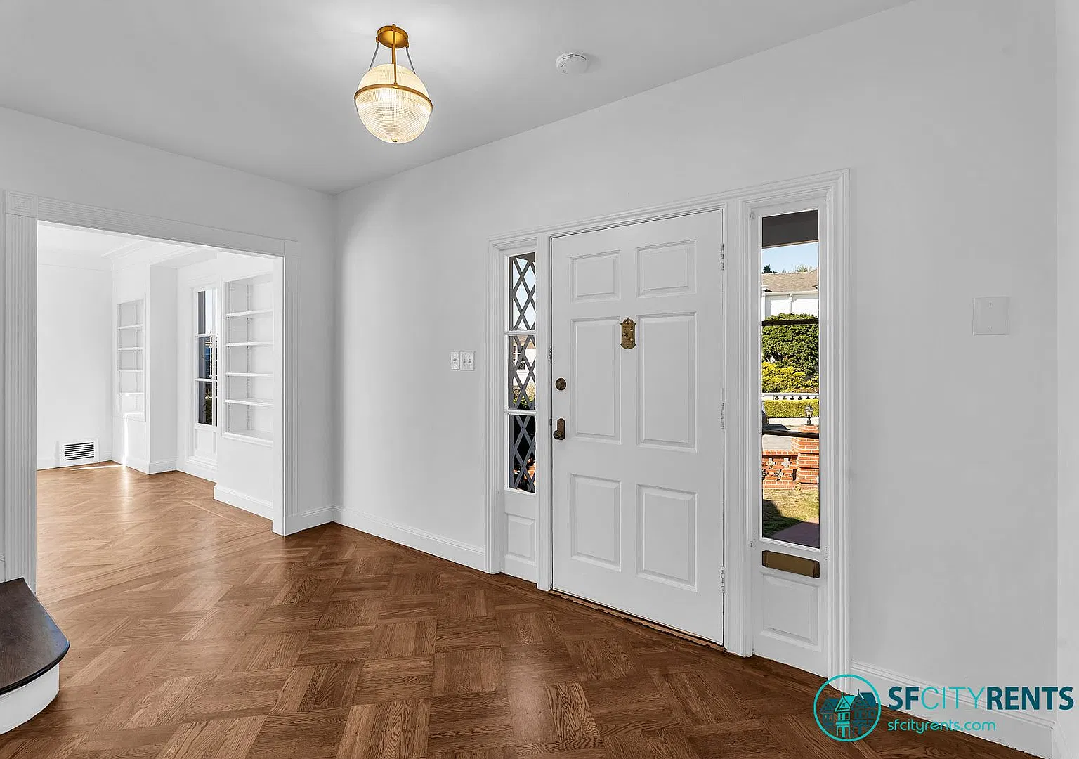Lakeside: Rarely Available Colonial Art Deco Single Family Home w/ Double Garage — Photo 3