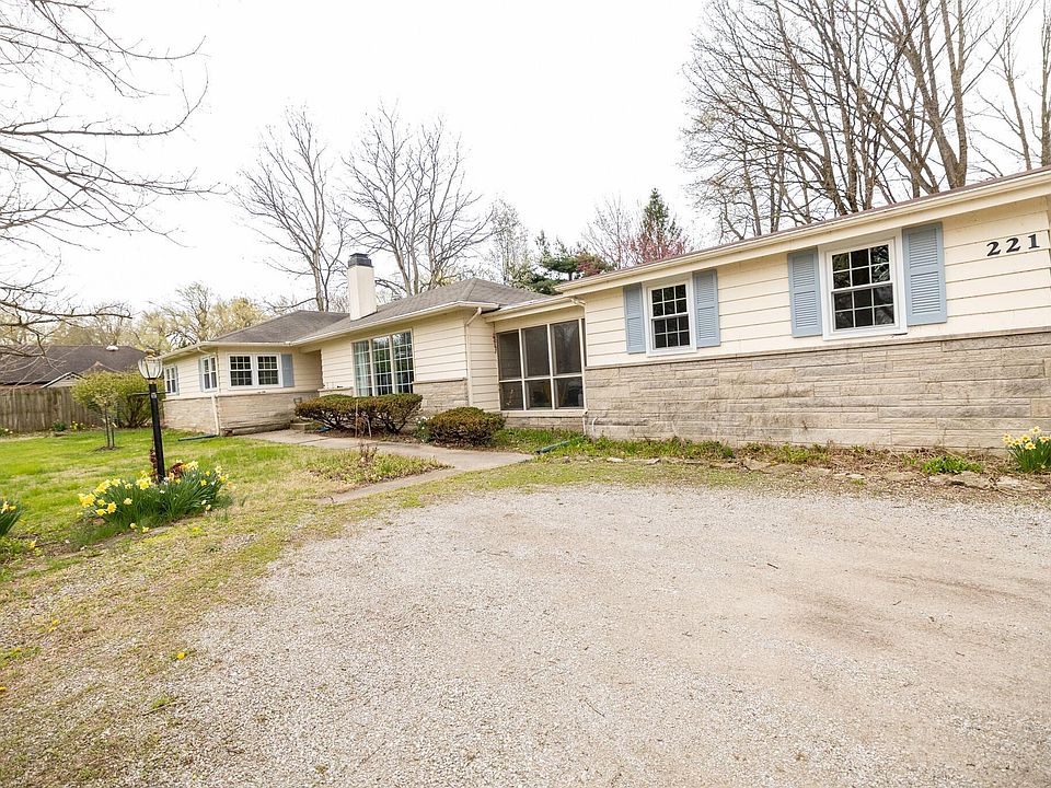 1st image of 221 W Roselawn Dr