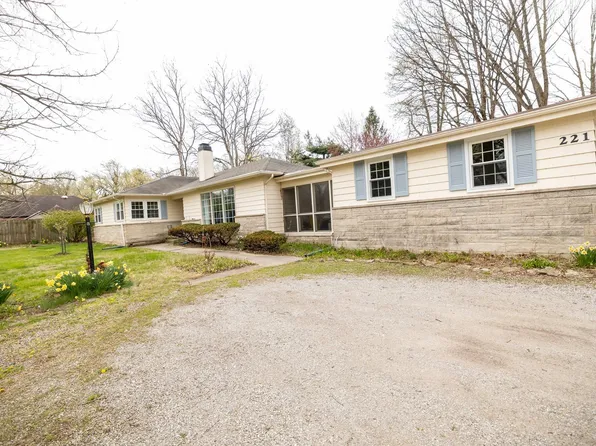 221 W Roselawn Dr, Logansport, IN 46947