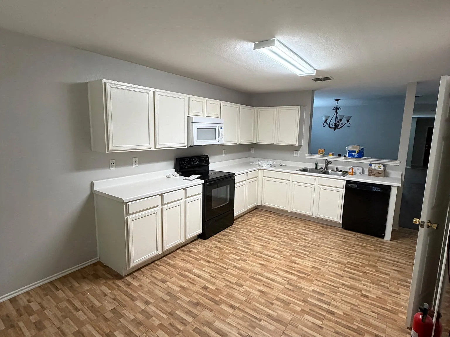 3 bed, 1883 sqft, $2,350 — Photo 4