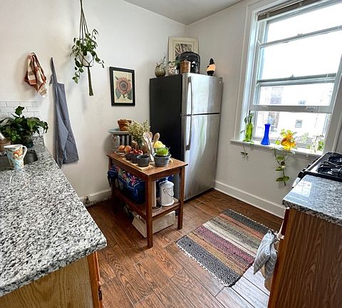 5th image of 4860 N Hermitage Ave APT 3E