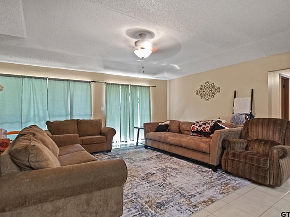 3rd image of 206 Carr Dr