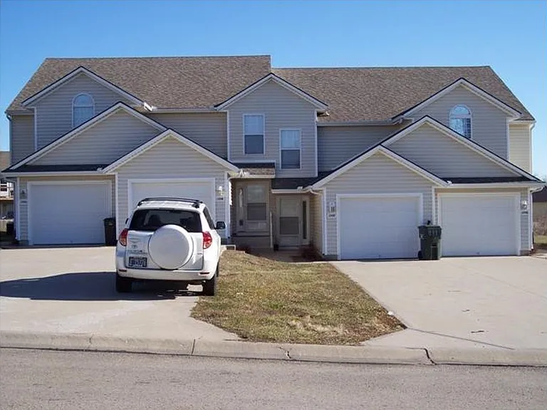 1209 Pebblecreek Dr — Photo 1