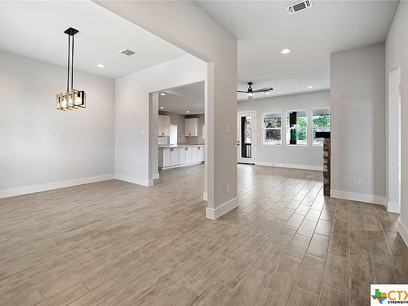 5th image of 626 Appaloosa Dr