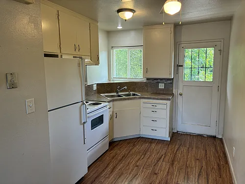218 College Ave Photo 1