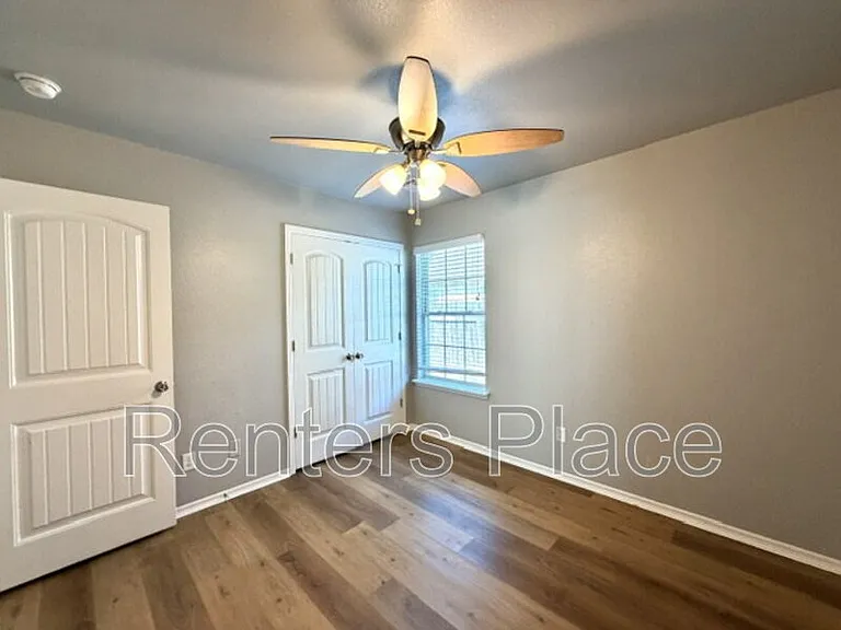 416 E Birch St — Photo 12