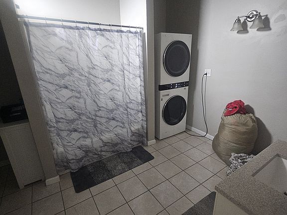 4th image of 623 Main St #1