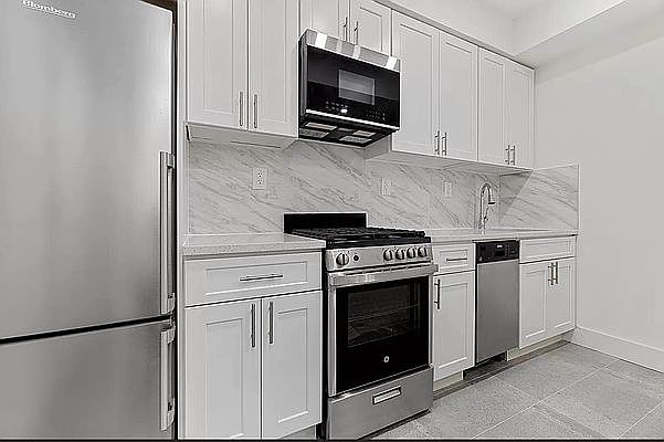 1st image of 570 9th Ave #3