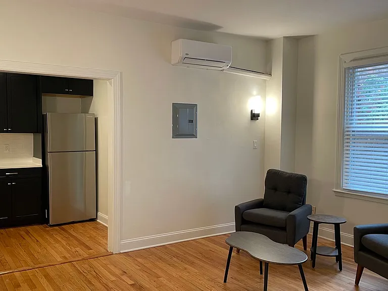 Guilford Apartments — Photo 9