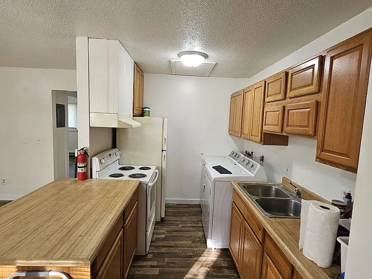 1260 Oakview Dr #4 — Photo 6