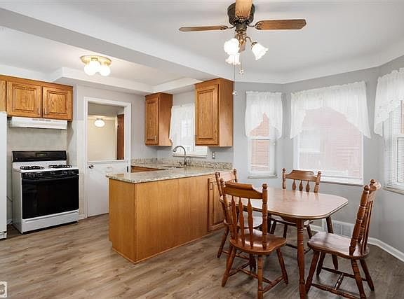 4th image of 26540 Greenleaf St