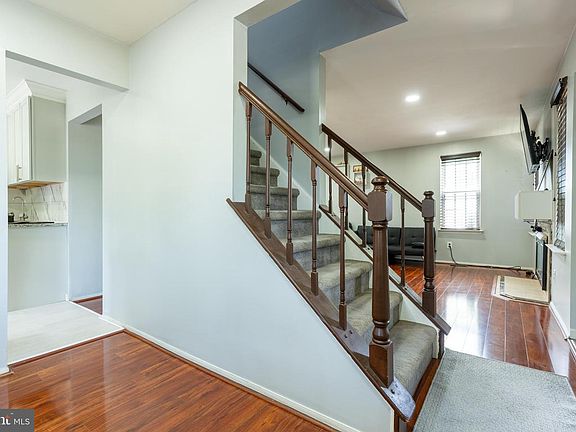 5th image of 100 Hopkins Ct