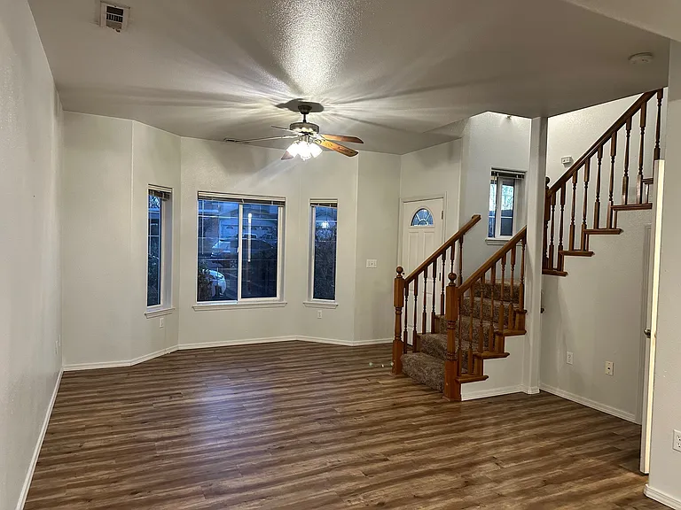1515 Hollyhock Dr — Photo 4