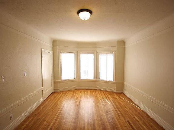 5th image of 2755 Franklin St APT 4