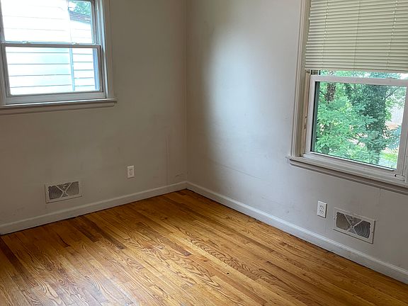 4th image of 1526 Grayson Ave NW