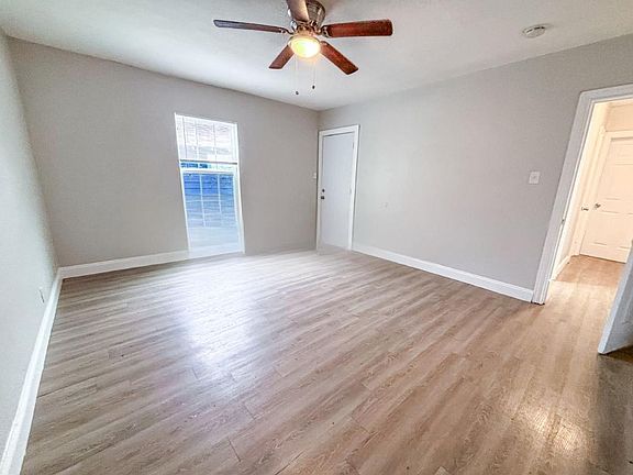 3rd image of 1229 E Davis Ave #C