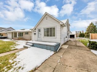 8034 Lillian St, Center Line, MI 48015