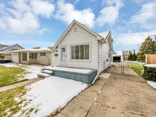 8034 Lillian St, Center Line, MI 48015