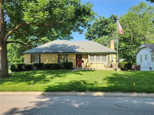 124 Redbud Ln, Belton, MO 64012