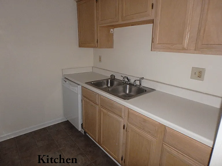 Creekwood Apartments — Photo 18