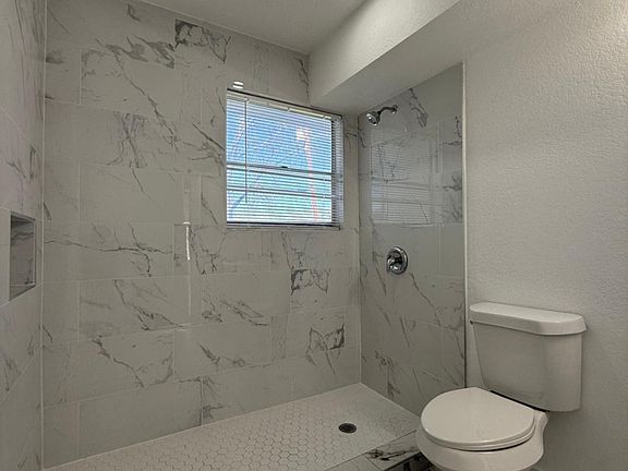 5th image of 4419 Tropical Dr