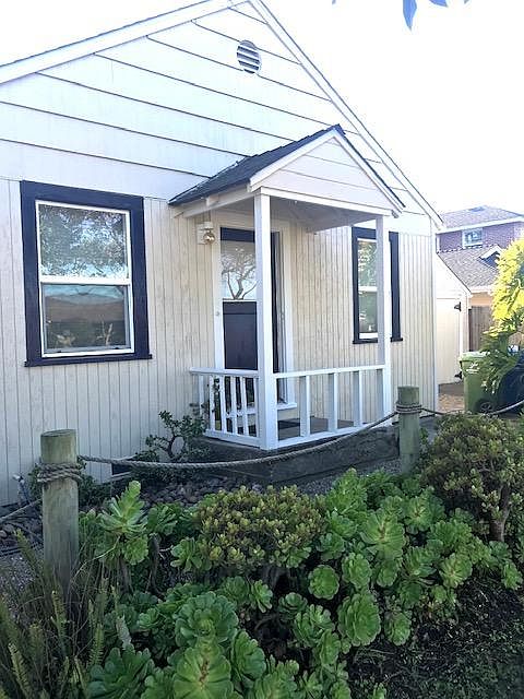 1st image of 1820 Portola Dr
