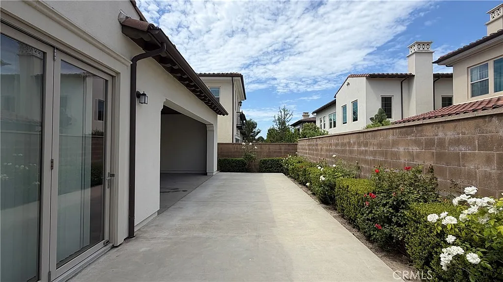 4 bed, 4.5 bath, 3285 sqft, $7,500 — Photo 3