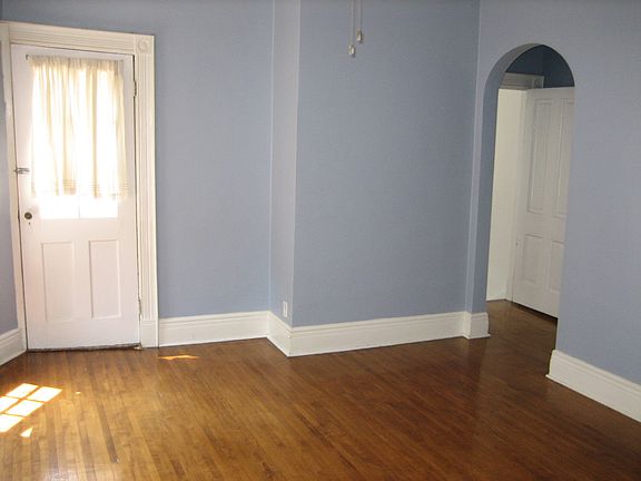 2nd image of 1625 D St APT 4