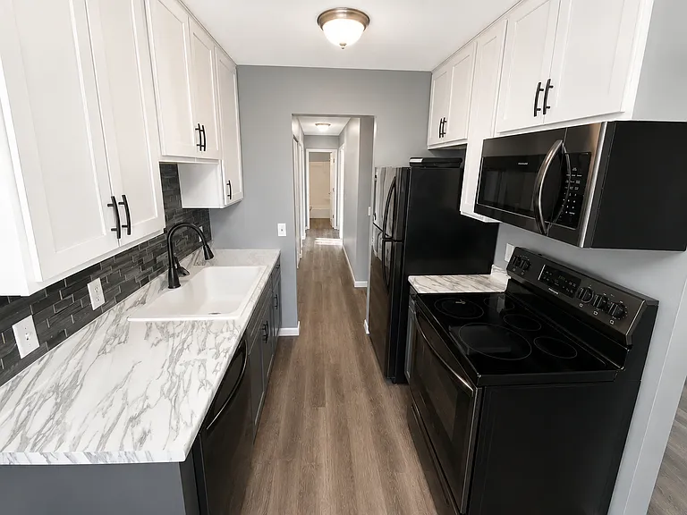 42nd Ave Apartment — Photo 20
