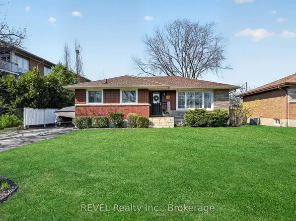 11 Tamarack St, Welland, ON L3C 4X6