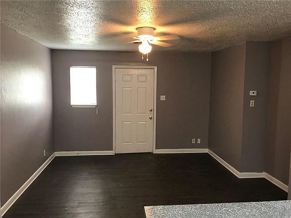4th image of 2216 Marilyn St APT 11