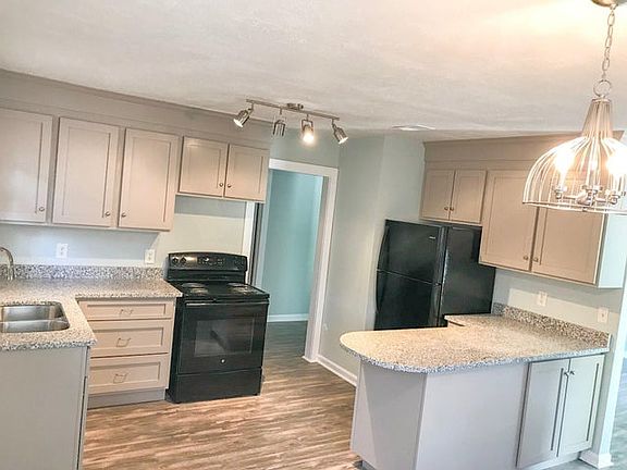 5th image of 1185 Marigold St Unit B
