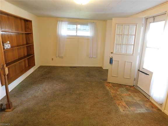 3rd image of 2503 Division St