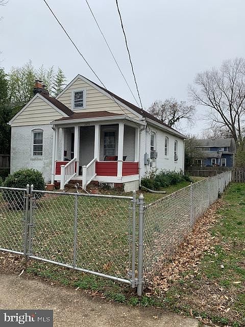 1st image of 2406 Terrett Ave