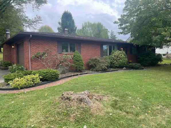 10 Eastlawn Dr, Buckhannon, WV 26201