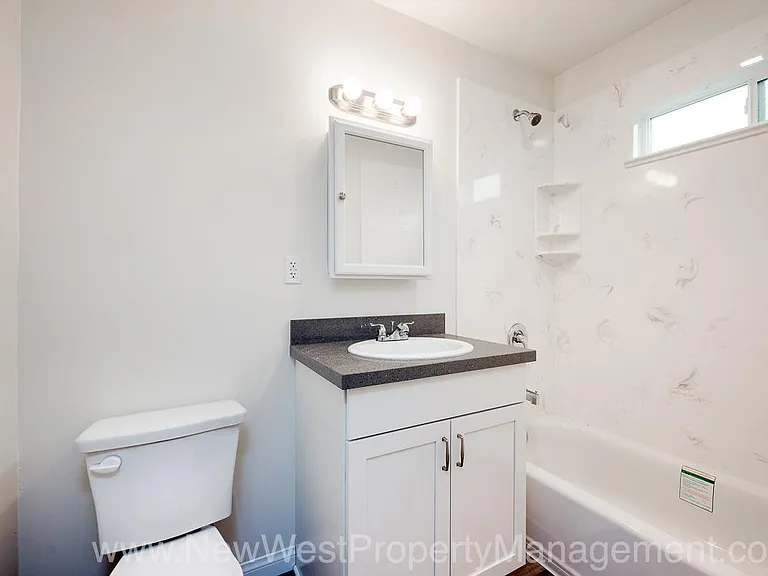 561 22nd St — Photo 12